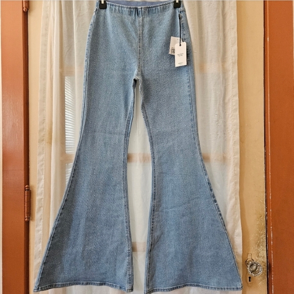 📌34 FOREVER 21 MID RISE FLARE JEANS WOMEN'S SIZE MEDIUM - Picture 2 of 12